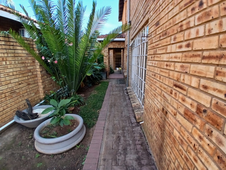 4 Bedroom Property for Sale in Bodorp North West